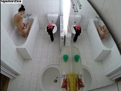Видео брат трахнул в ванне